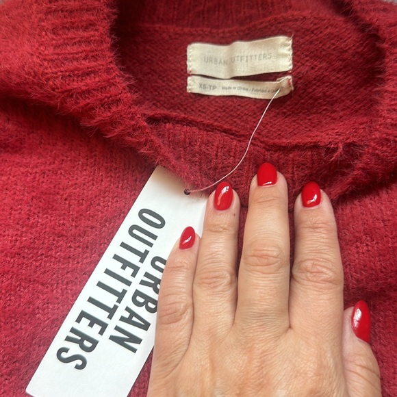 Urban Outfitters Fuzzy Cropped Sweater NWT xs - Picture 2 of 2